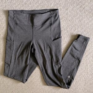 LULULEMON gray herringbone leggings, Sz 6.